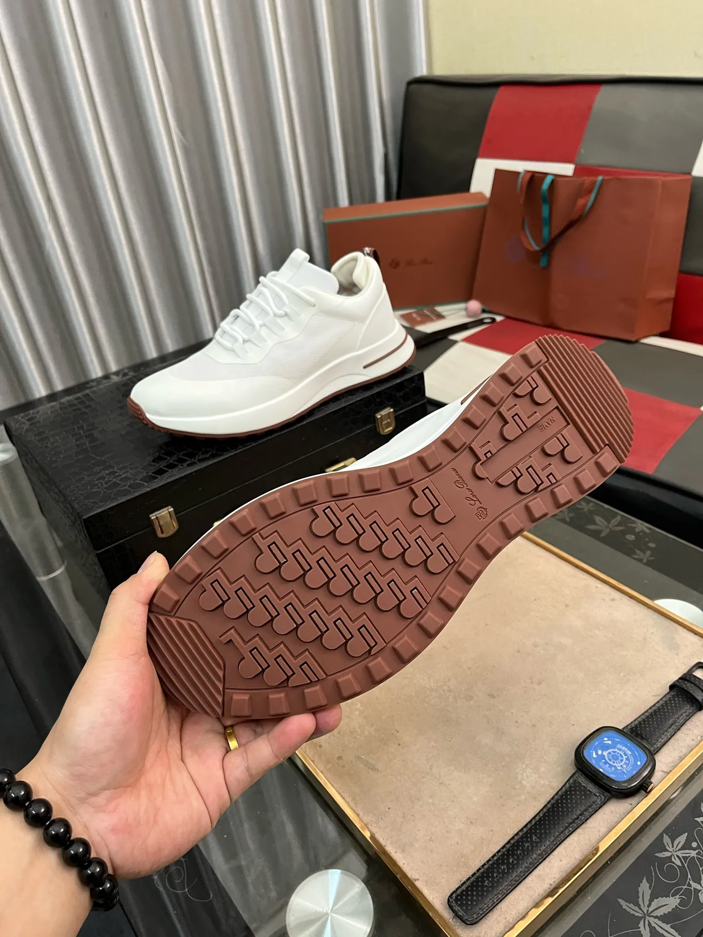 Men's men's shoes💰560⌚️⌚️LoroPiana/Noyo Piana WeekendWalk men's new thick-soled sports shoes, LP lace-up casual shoes that are as comfortable as clouds! The upper is made of cowhide leather, highlighting the sporty style. The lightweight sole adds a touch of modernity to the shoe. Counter original box packaging with dust bag!  Size: 38-449️⃣Colors available